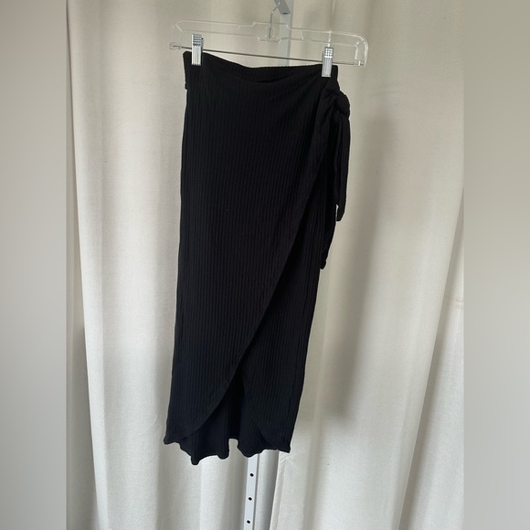 CLEARANCE Reformation ribbed wrap skirt  FINAL PRICE NO OFFER CONSIDERED - Picture 2 of 7
